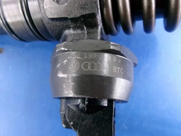 OEM 038130073BJ ruiskutuspumppu Skoda Superbille image 3