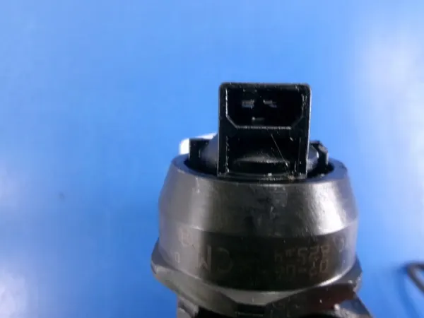 OEM 038130073BJ ruiskutuspumppu Skoda Superbille image 4