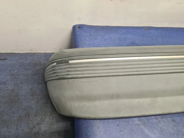 Parachoques Trasero Opel Kadett E OEM SIMAR-57378- Usado image 4