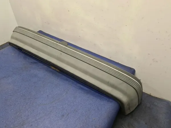 Parachoques Trasero Opel Kadett E OEM SIMAR-57378- Usado image 8