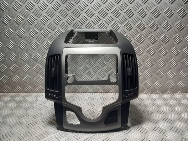Hyundai I30 Radio Console Frame OEM U05F0548 image 2