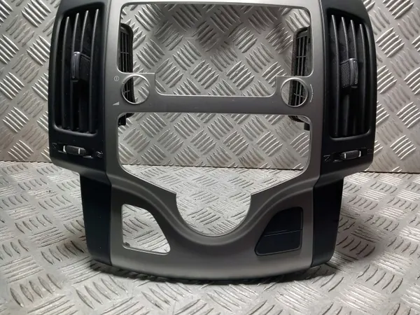 Hyundai I30 Radio Console Frame OEM U05F0548 image 4