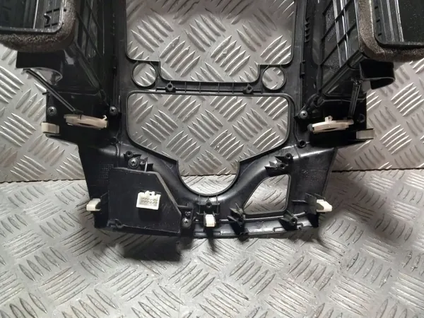 Hyundai I30 Radio Console Frame OEM U05F0548 image 7
