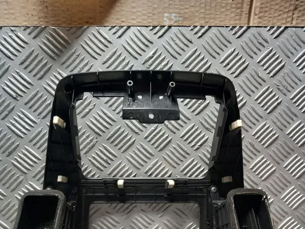 Hyundai I30 Radio Console Frame OEM U05F0548 image 9