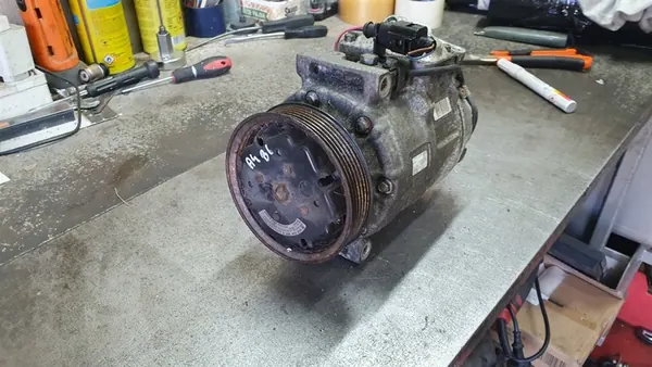 AUDI A4 B6 - Compresor 8E0260805S 7SEU16C 7SEU17C image 2