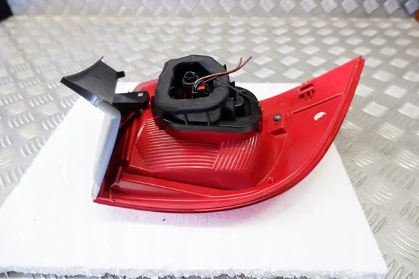 Luz trasera derecha VW TOUAREG 7P6945096D image 4