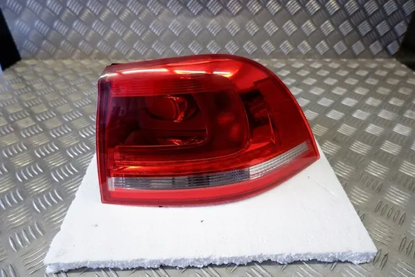 Luz trasera derecha VW TOUAREG 7P6945096D image 9
