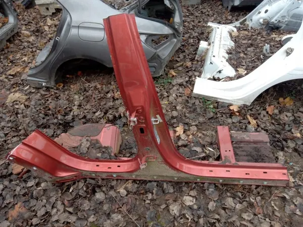KIA XCEED Keskipilari Oikea Kynnys OEM Osa image 2