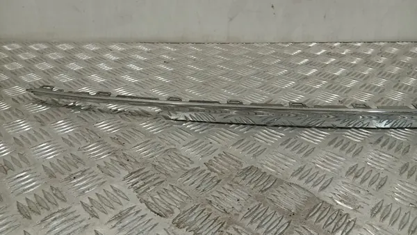 Takaluukun Kromilista VW Tiguan II 2015-2020 OEM image 2