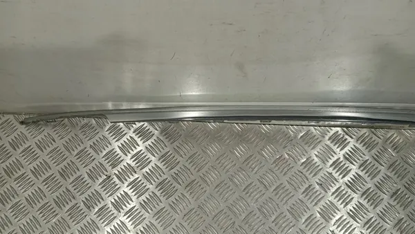 Takaluukun Kromilista VW Tiguan II 2015-2020 OEM image 8