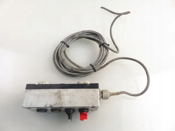 Panel control suspensión Volvo FH 12 OEM 8158019 image 5