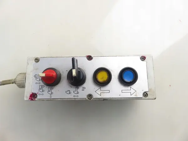 Panel control suspensión Volvo FH 12 OEM 8158019 image 9