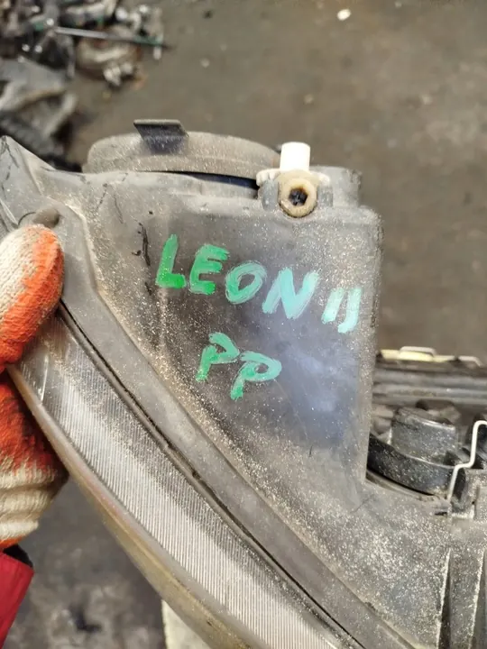 Farol dianteiro direito Seat Altea 5P1941006D image 3