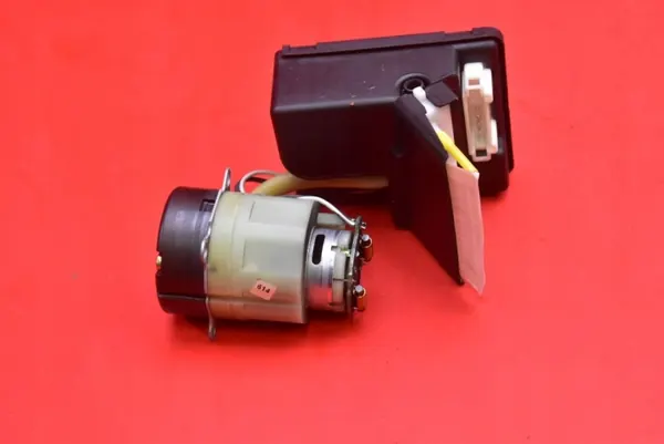 Pompe de verrouillage central OEM A1688000035 Mercedes A-Class image 6