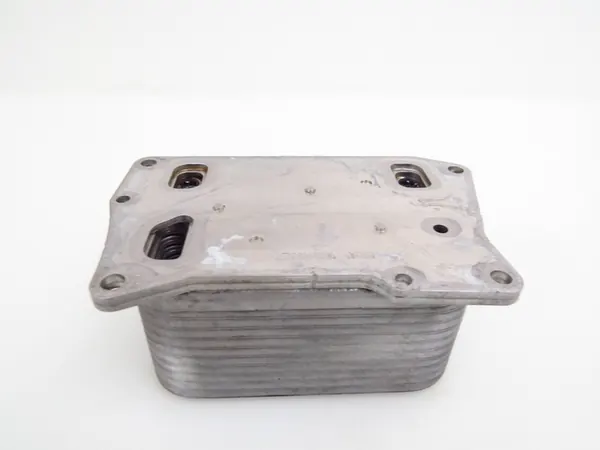 Oliekoeler Mercedes W218 W212 4.7 V8 A2781880401 image 7