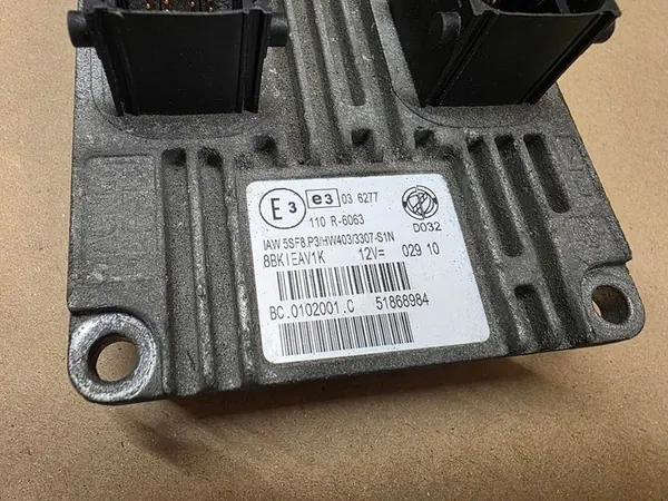 Ordinateur de moteur Fiat Lancia 51868984 IAW5SF8.P3 HW403 image 2