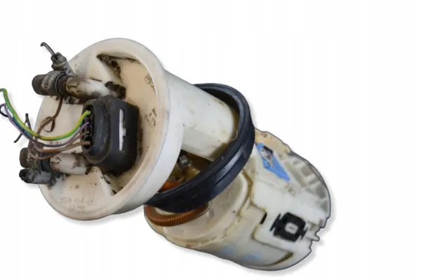 Polttoainepumppu OEM 81115568 Volkswagen Passat B5:lle image 3