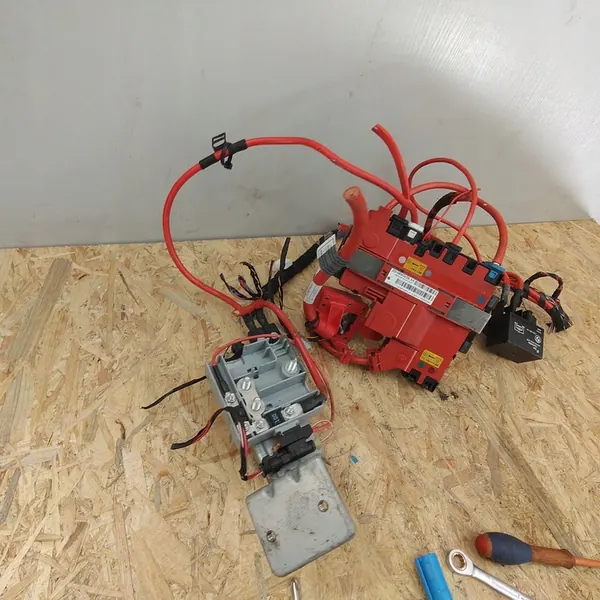 Terminal de bateria 9240490-02 BMW F10/F11 image 2