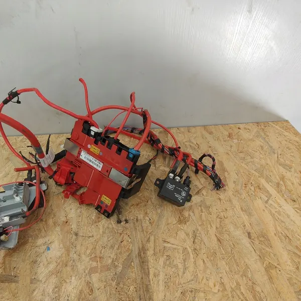 Terminal de bateria 9240490-02 BMW F10/F11 image 3