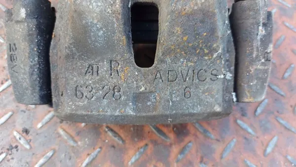 Rechter Vorderbremszylinder Toyota RAV4 III 2.2 177PS image 3