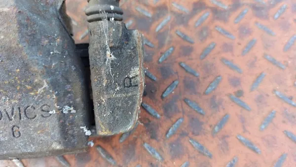 Rechter Vorderbremszylinder Toyota RAV4 III 2.2 177PS image 4