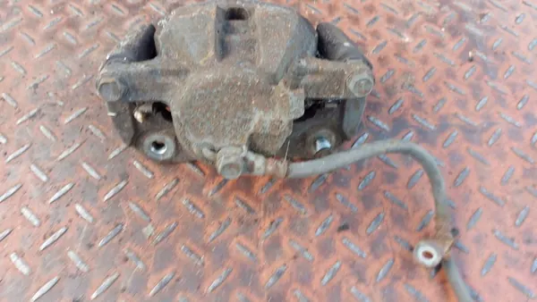 Rechter Vorderbremszylinder Toyota RAV4 III 2.2 177PS image 6