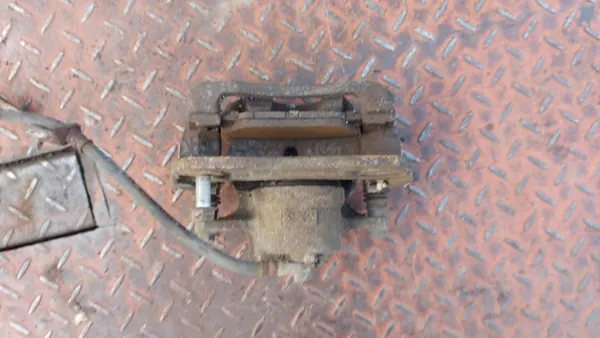 Rechter Vorderbremszylinder Toyota RAV4 III 2.2 177PS image 7