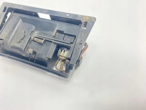 Cinzeiro dianteiro OEM SDV08106 para Mercedes W124 image 4