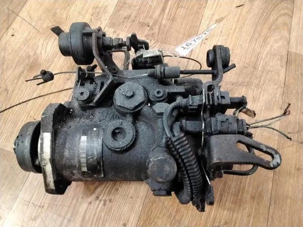 Peugeot Partner 1.9D ruiskutuspumppu OEM R8448B391C image 2