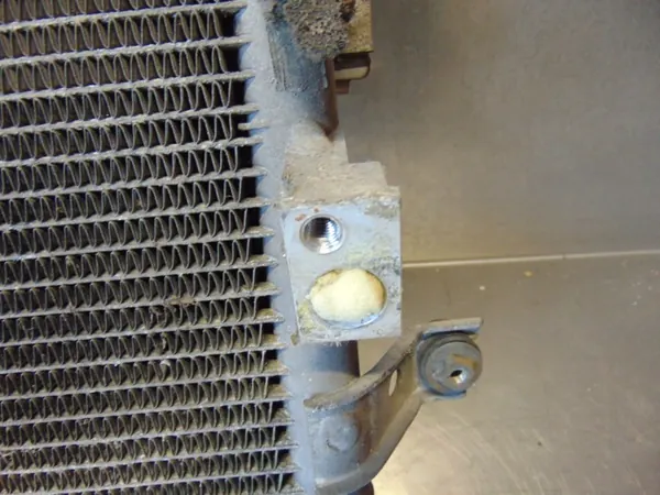 Condenseur AC Mitsubishi Pajero Pinin Pièce OEM image 4