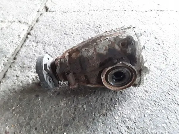 Taka-akselin vähennysvaihde OEM A2103510805 Mercedes-Benz C W203 image 3