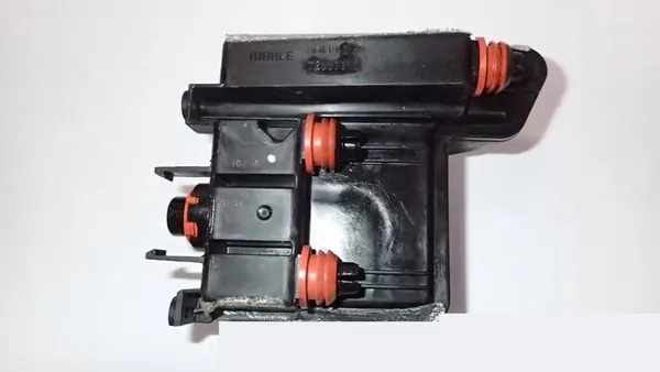 OLJESKILJARE AUDI A8 S8 D4 4H 079103542D image 3