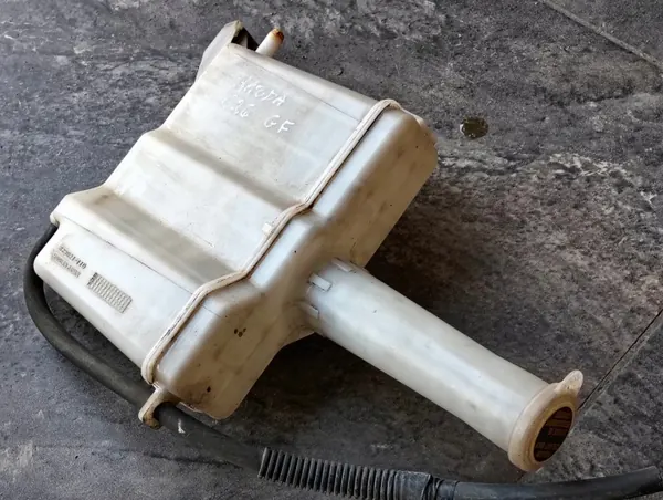 Réservoir d'expansion OEM zbiornik GF Mazda 626 image 3