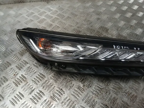 Hyundai Kona Oikea Etuvalo OEM 92208J90 image 3