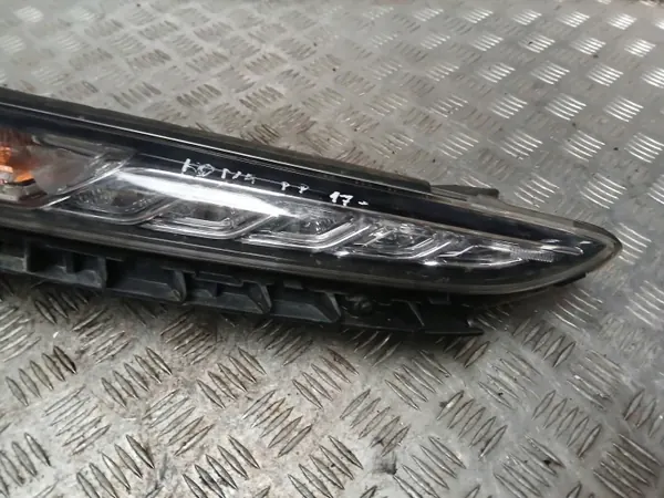 Hyundai Kona Oikea Etuvalo OEM 92208J90 image 4