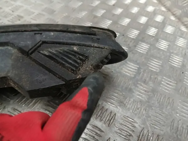 Hyundai Kona Oikea Etuvalo OEM 92208J90 image 8