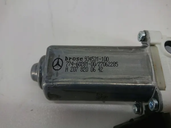 Mercedes-Benz Sidodörrsmotor OEM 934531-100.Kolumb image 7