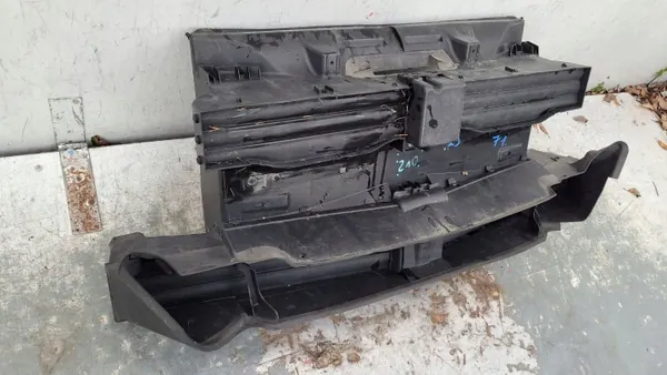 BMW Z4 G29 fram grilljalusi OEM 8747745 image 3