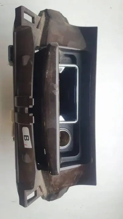 Cinzeiro Lexus LS OEM 1A421027G - Estado usado image 5