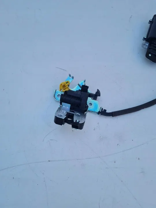 Baklucka Lås 4M0827506E Cayenne Q7 Q8 Touareg image 2