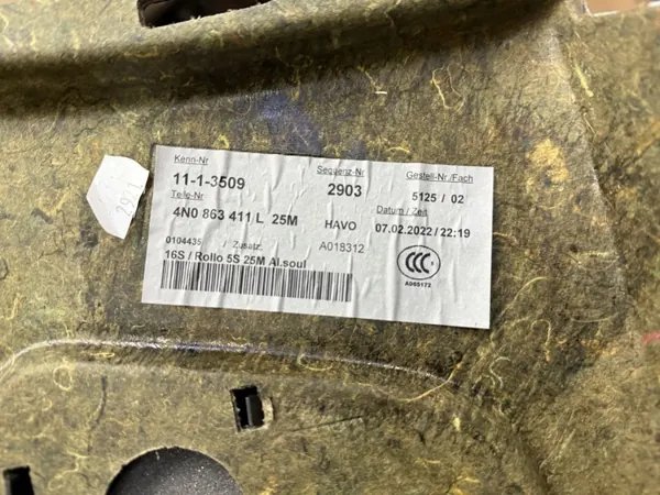 Audi A8 D5 tavaratilamatto OEM 4N0863411L Alcantara image 4