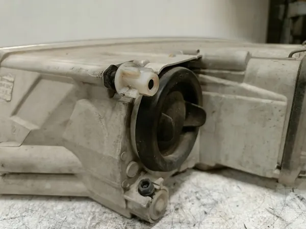 Oikea Etuvalaisin Skoda Octavia 1.9 TDI OEM image 5