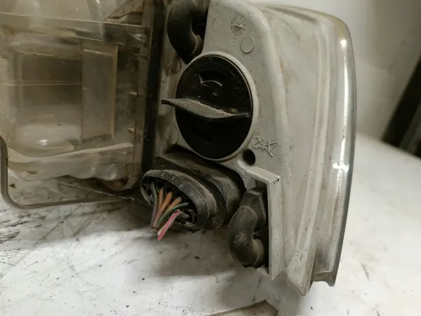 Oikea Etuvalaisin Skoda Octavia 1.9 TDI OEM image 9