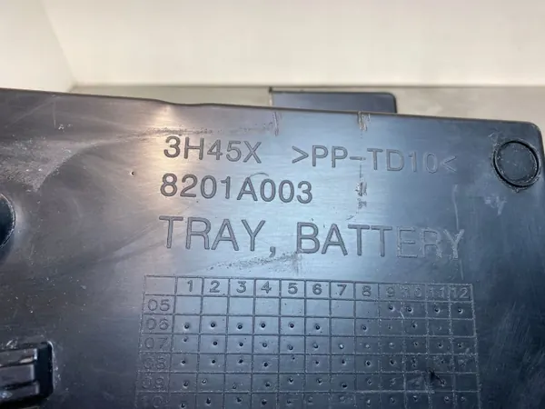 Couvercle batterie Mitsubishi OE 8201A003 - Occasion image 4