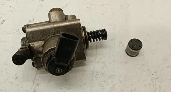 OEM 06F127025D Högtrycksbränslepump Begagnad image 2