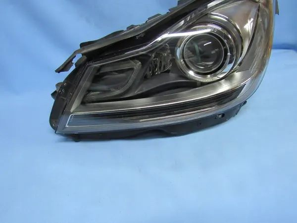 Linker Mercedes W204 Lift Bi-Xenon ILS LED Europa image 2