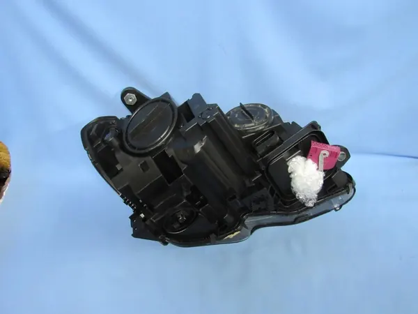 Linker Mercedes W204 Lift Bi-Xenon ILS LED Europa image 9