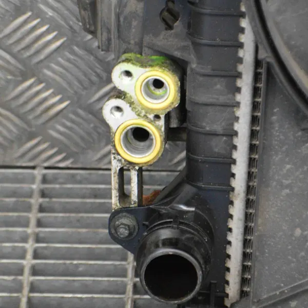 Peças de refrigeração OEM 993836F para Volvo V70 III image 8