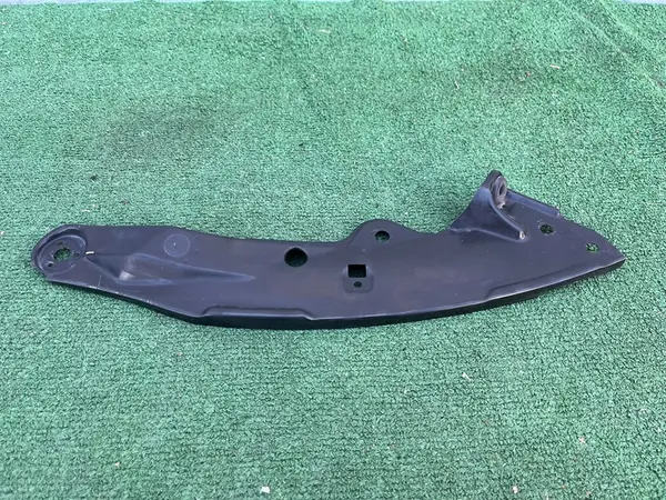 Suporte Cinto Direito VW GOLF VIII 5H0806930B image 2