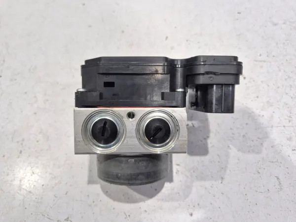 Pompe ABS OEM 44510-10110 pour Toyota C-HR image 4